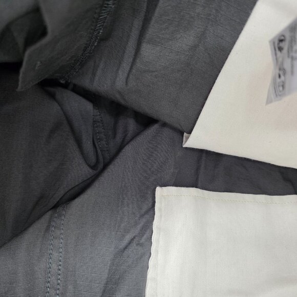 Levi's Mens Carrier Cargo Shorts Size 40 Gray 10" Inseam Outdoor Hiking - Picture 10 of 11